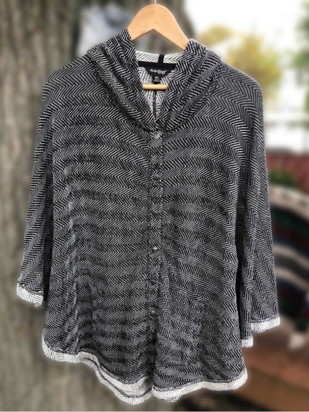Lucky Brand Herringbone Hooded Poncho Sweater M/L Black White Snap Front Cozy Ae